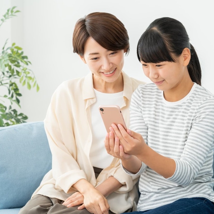 子どものスマホデビューはいつから？スマホを渡す前に確認したい5つのポイント