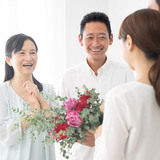 「勤労感謝の日」のプレゼント需要をチャンスに！売り場づくりやギフト提案の工夫を紹介