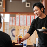 飲食店にあったら嬉しいサービスとは？「また来たい」を生む具体例を紹介